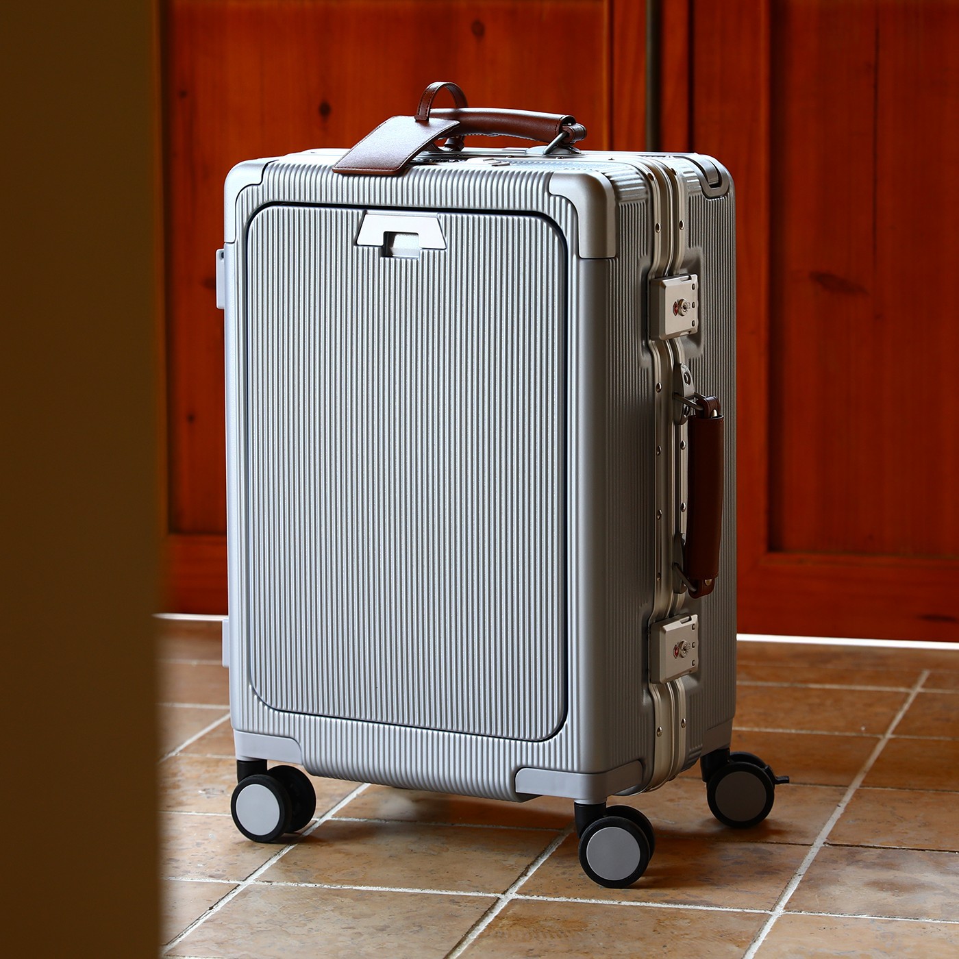Uçakta Taşınmaya Uygun Büyük K - Aluminum Frame Carry On Luggage incelemesi ve fiyatı